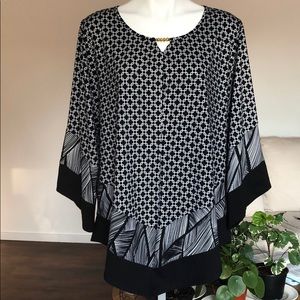 Black and white comfy top. 2X